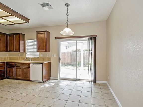 4th image of 320 Arnold Gamble Cir