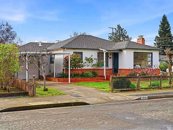3rd image of 1810 Leonard Avenue
