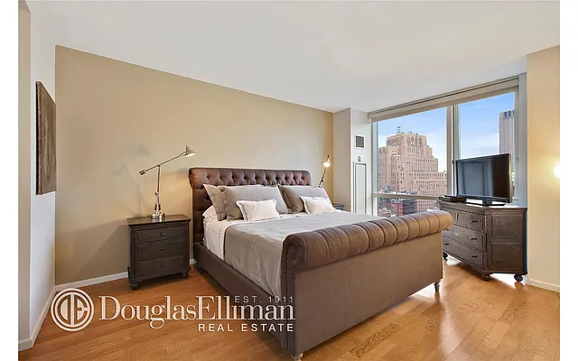 Rented by Douglas Elliman | media 17