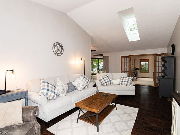 4th image of 1102 Dartmouth Dr