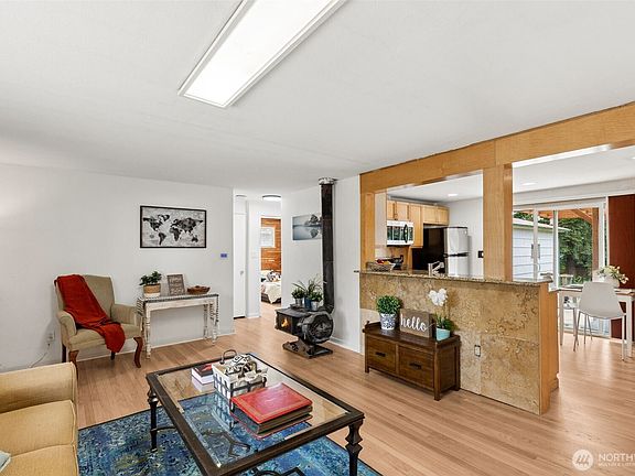3rd image of 15729 Midvale Avenue N