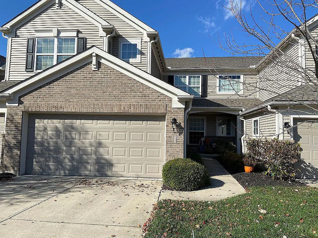 348 Riverbend Dr photo 1