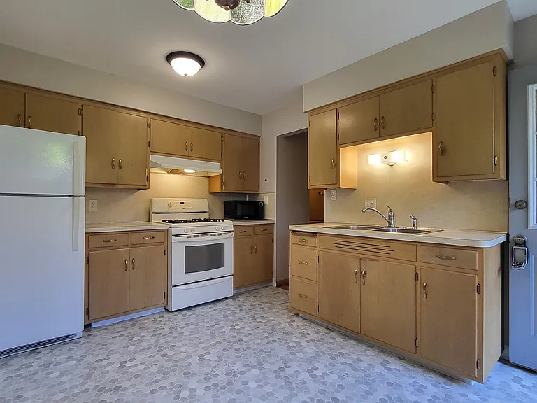 4365 Glenmawr Ave — Photo 12