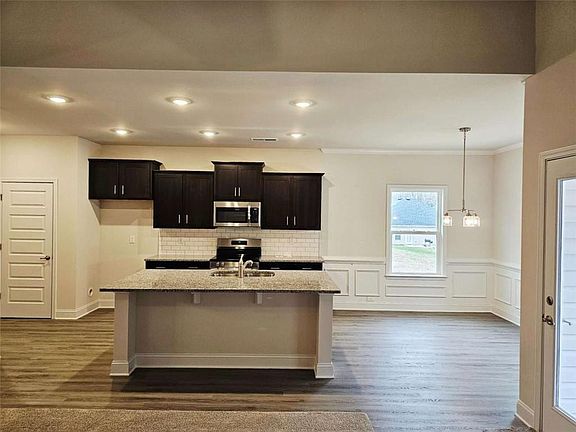 3rd image of 216 Rhett Dr