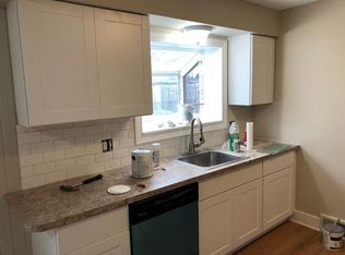 32417 Columbus Dr, Warren, MI 48088