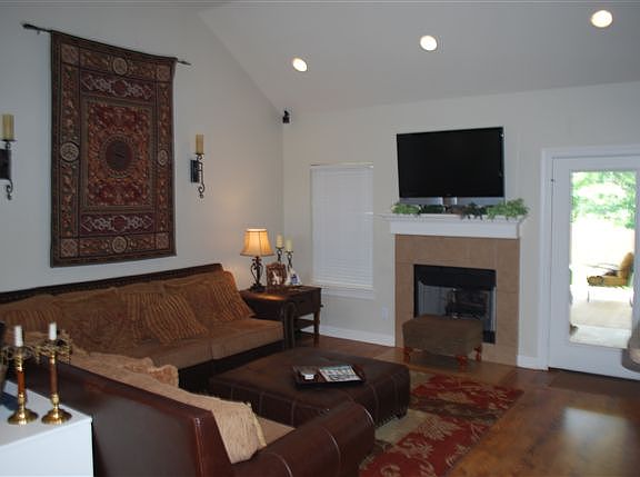 4th image of 109 Emma St