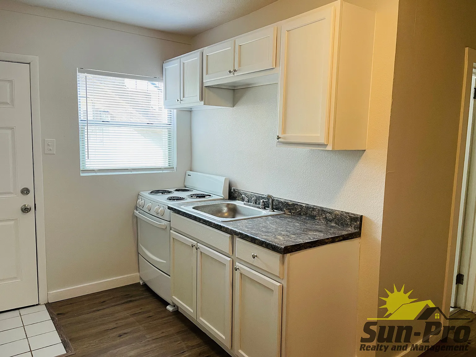 1 bed, 1.0 bath, 630 sqft, $945 — Photo 3