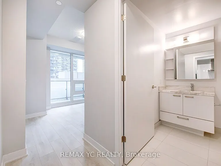2221 Yonge St #3210 — Photo 9