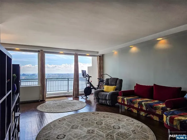 2 Horizon Rd APT 1422, Fort Lee, NJ 07024