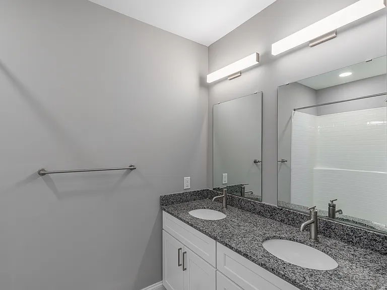 French Park Apartments — Photo 21