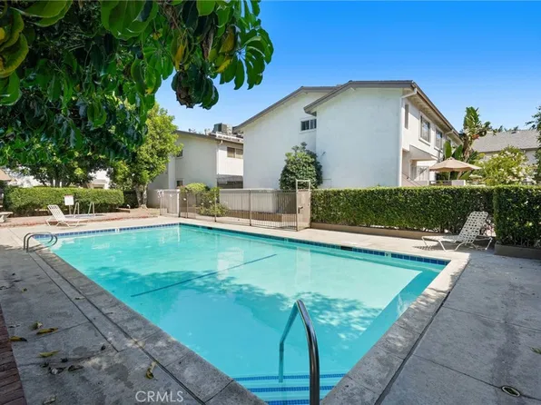 18601 Collins St APT D30, Tarzana, CA 91356
