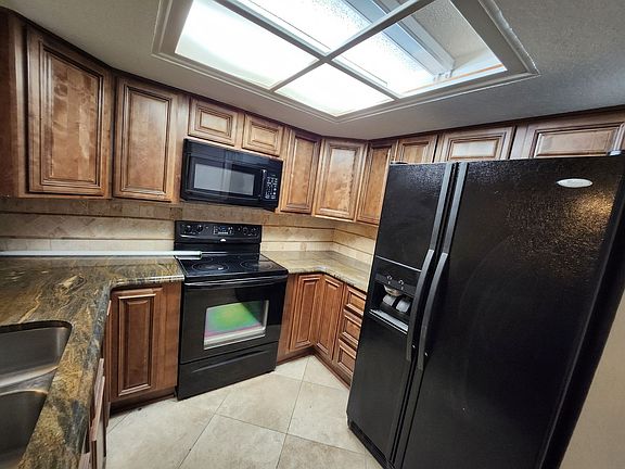 3rd image of 5554 Pinebay Cir N