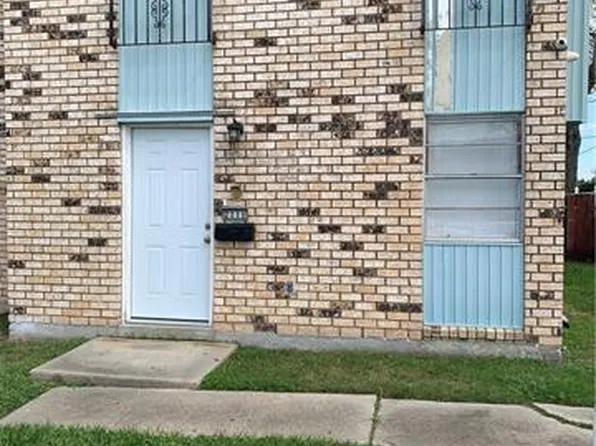 2111 Emerson St, Gretna, LA 70056