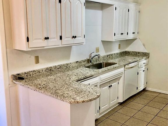 2nd image of 3648 Rolling Lane Cir