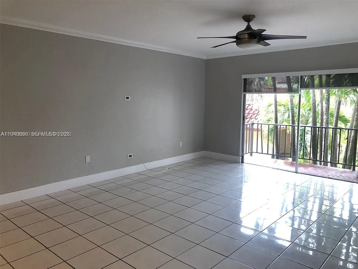 Building Photo - 9350 SW 77th Ave #G8