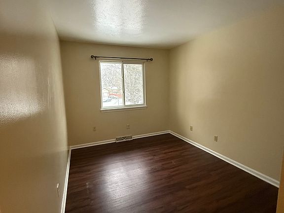 3rd image of 5008 Lindenwood Dr W
