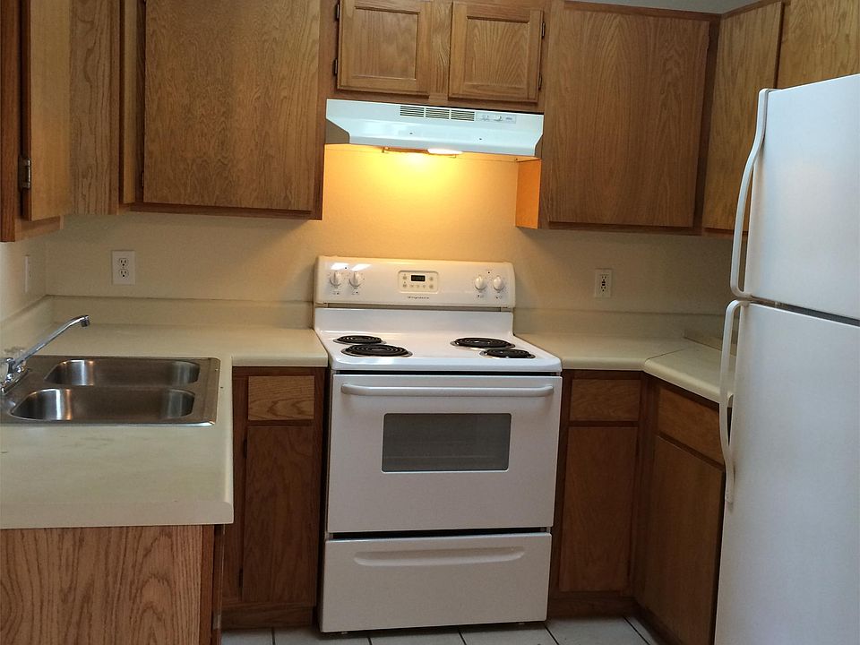 1st image of 261 S Lewis Ave APT 5
