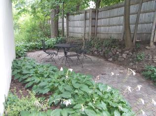 719 Elder Ln, Deerfield, IL 60015