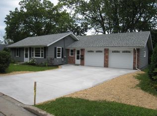 227 W Capitol Dr, Hartland, WI 53029