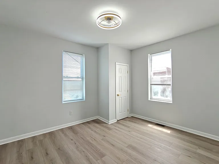 1211 N 56th St — Photo 12