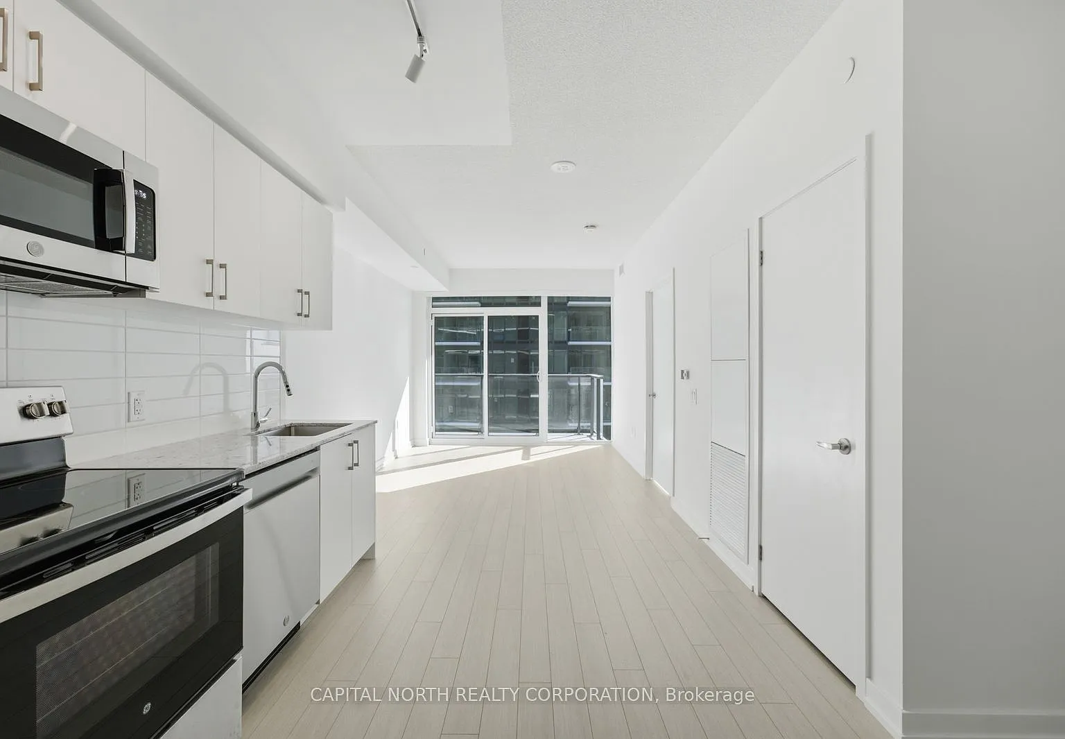 Nottinghill Condominiums — Photo 4