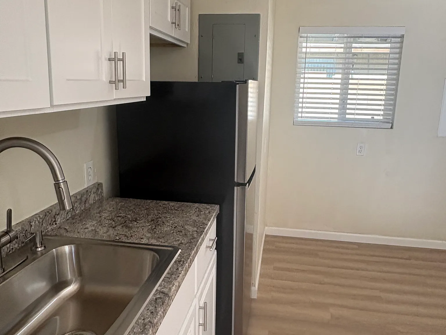 1 bed, $999 — Photo 3