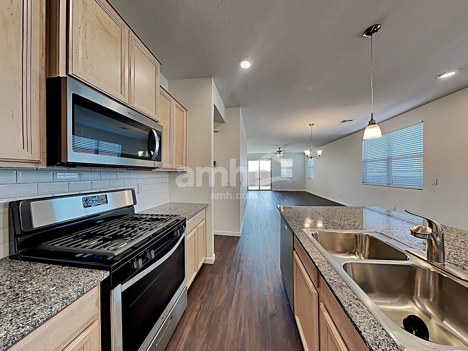 3 bed, 2.0 bath, 1498 sqft, $2,015 — Photo 3