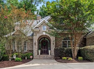 2925 Robinhood Rd, Winston Salem, NC 27106