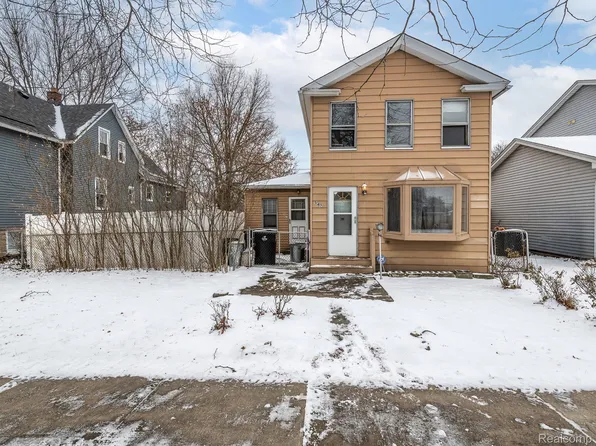 547 Pine St, Wyandotte, MI 48192