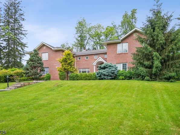 61 Joanna Way, Millburn Twp., NJ 07078