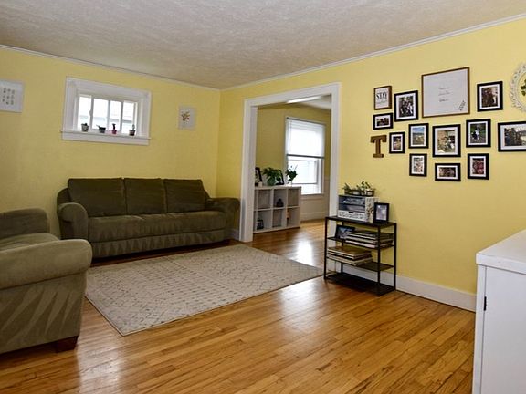 3rd image of 293 Clover Ave