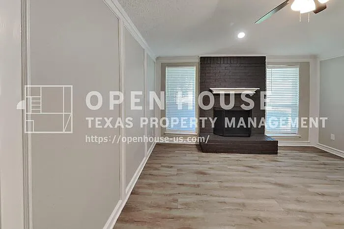 3 bed, 2.0 bath, 1312 sqft, $1,940 — Photo 3