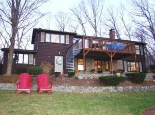 75 Ruff Stone Rd, Greenville, RI 02828