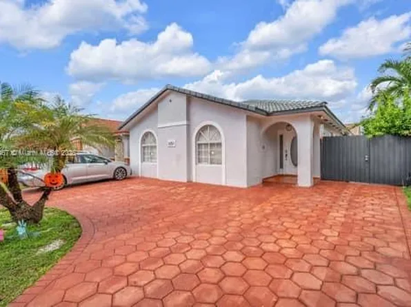 3251 W 70th St, Hialeah, FL 33018