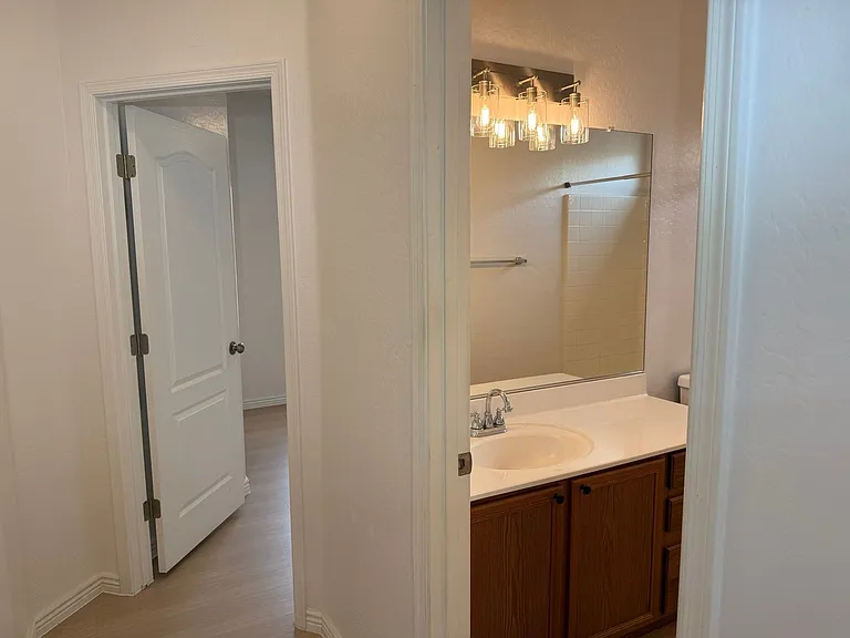 1682 E Fontana Dr — Photo 20