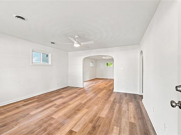 3rd image of 2713 Roanoke Ave