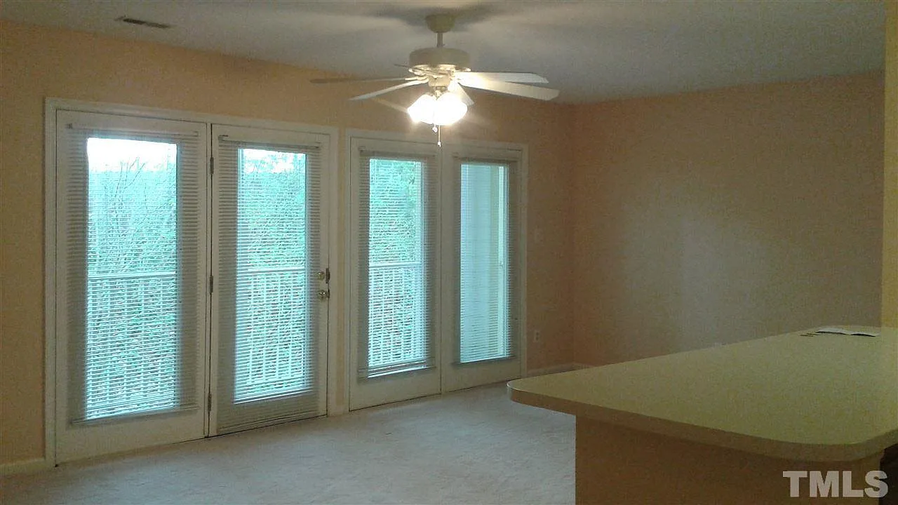 2 bed, 2.0 bath, 1012 sqft, $1,350 — Photo 3