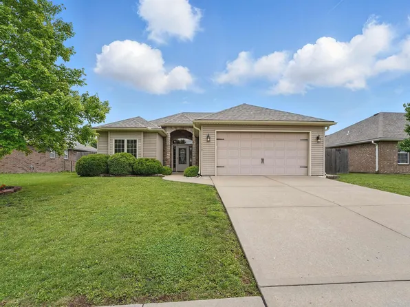 113 NW Michael Dr, Grain Valley, MO 64029