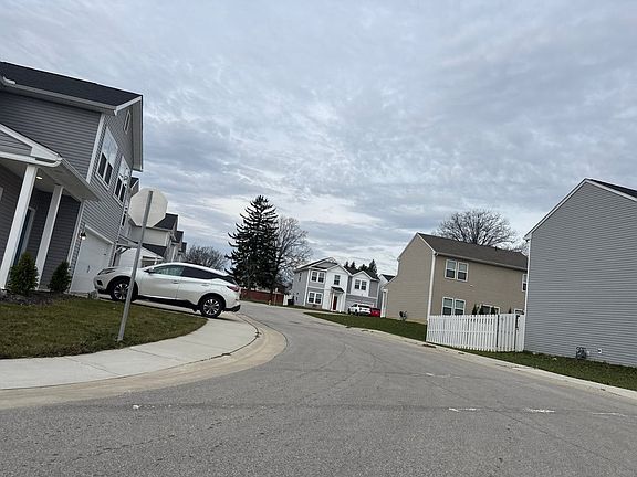 5th image of 473 Auld Farm Cir