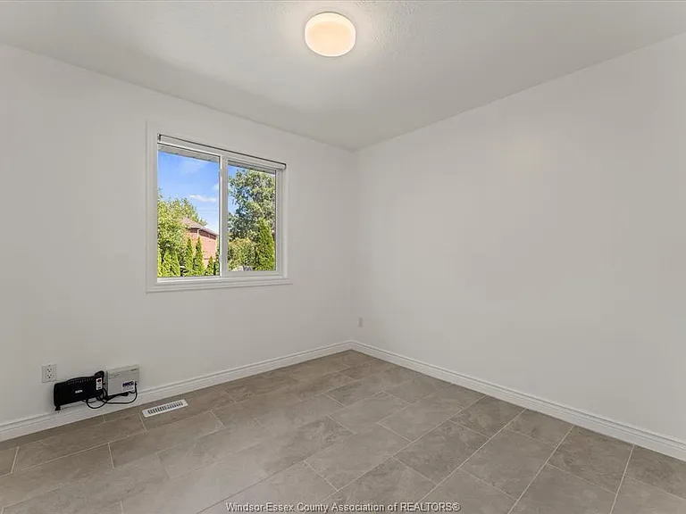 3316 Kenilworth Dr — Photo 16