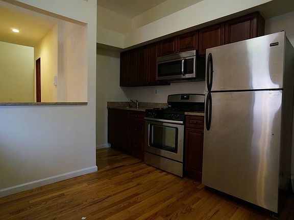 3rd image of 435 Graham Ave #3R_EXRTS