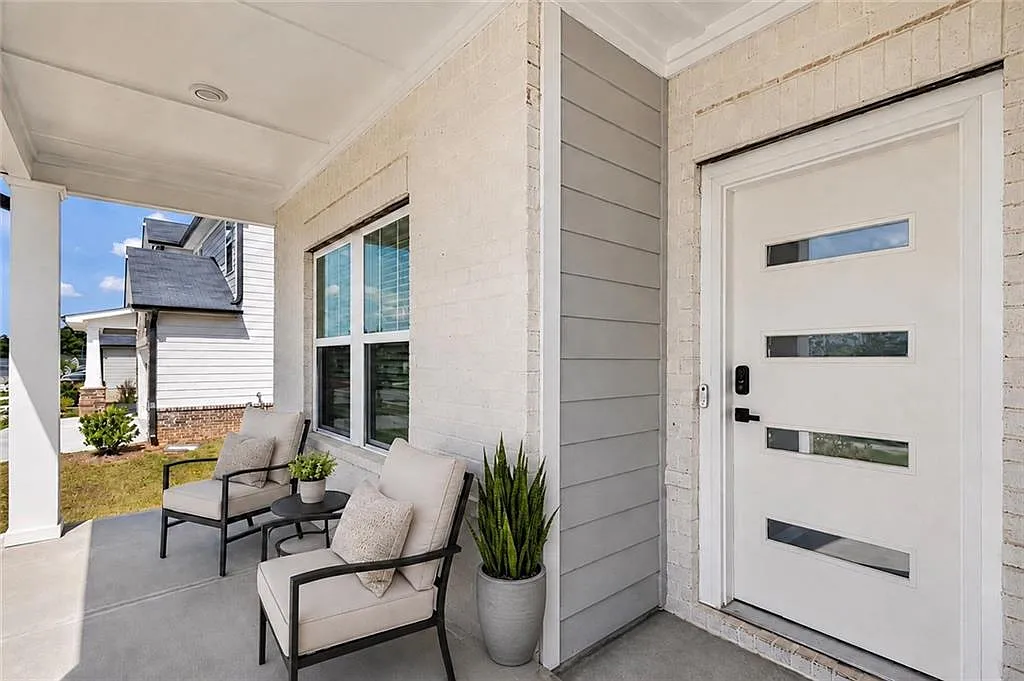 5 bed, 3.0 bath, 2752 sqft, $3,300 — Photo 2