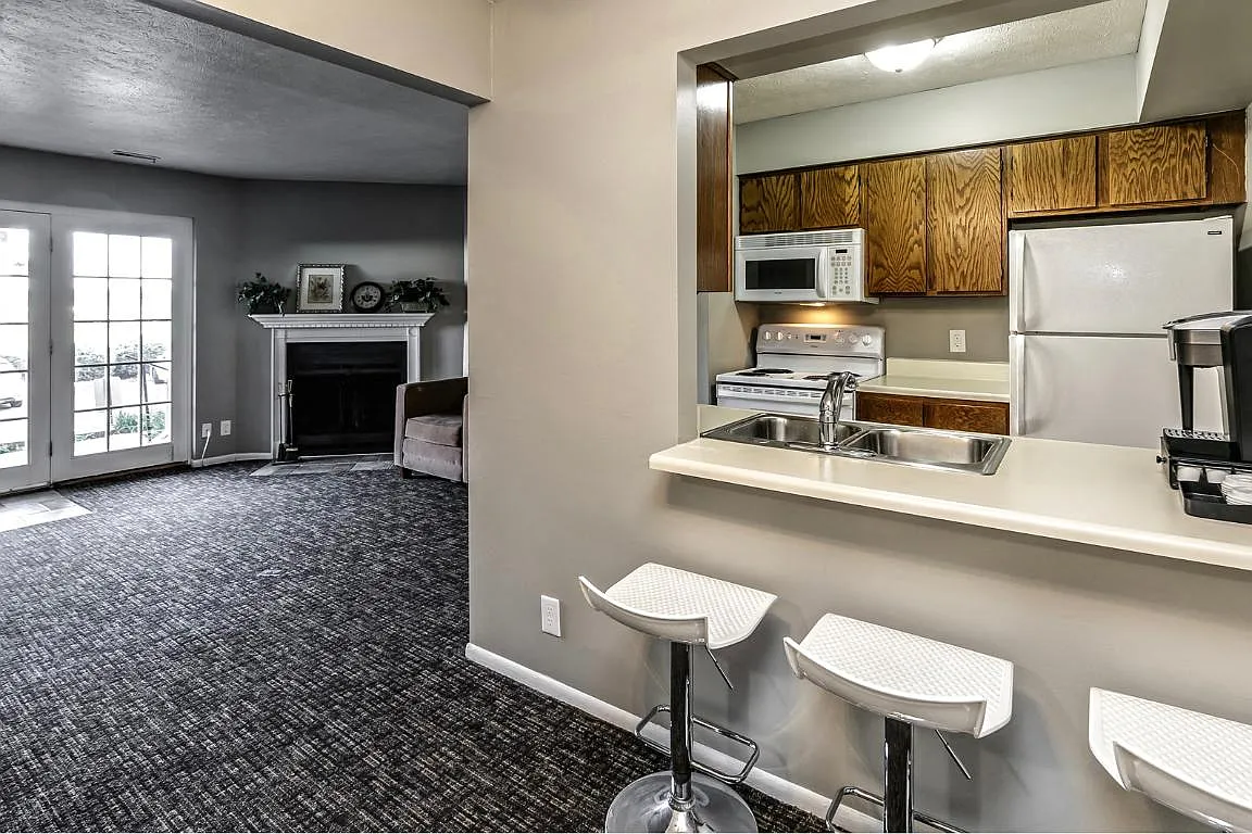 Howard Street Apartments — Photo 2