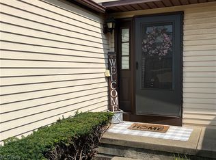 542 Topaz Ln, Brunswick, OH