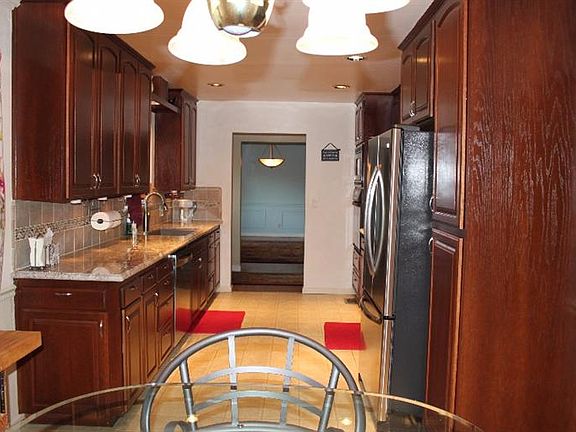 4th image of 839 W Sierra Madre Ave