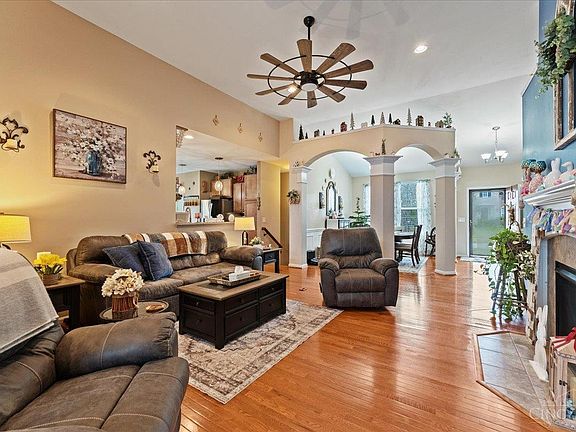4th image of 4074 Woodsly Dr