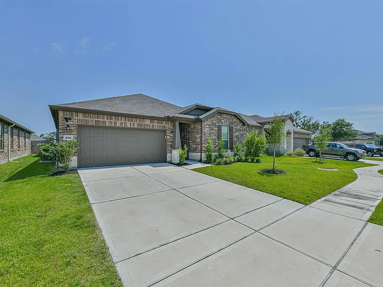 339 Friesian Ct — Photo 2