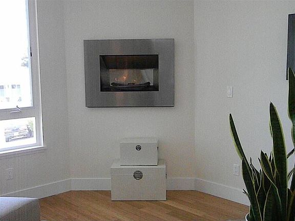 5th image of 218 Wellington Ave