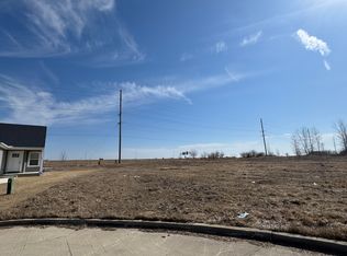 16 Megan Ct, Bloomington, IL 61705