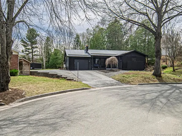 34 Simcoe Ct, Fredericton, NB E3B 2W9